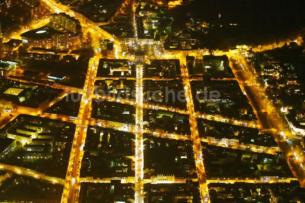 Nacht-Luftaufnahme Potsdam - Nachtluftbild Straßenführung Gutenbergstraße - Brandenburger Straße - Charlottenstraße im Ortsteil Innenstadt in Potsdam im Bundesland Brandenburg, Deutschland