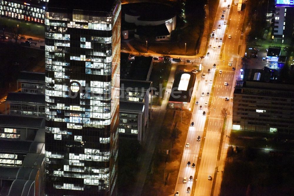 München bei Nacht von oben - Nachtluftbild Uptown O2 - Hochhaus am Georg-Brauchle-Ring im Stadtteil Moosach in München im Bundesland Bayern