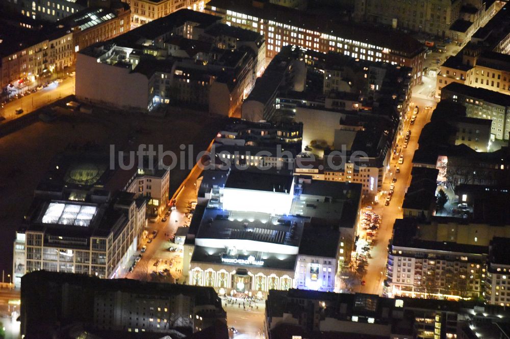 Nachtluftbild Berlin - Nachtluftbild Veranstaltungshalle Friedrichstadt-Palast in Berlin, Deutschland