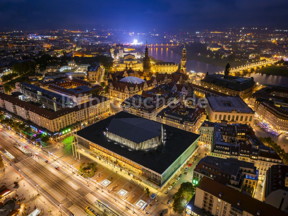 Nachtluftbild Dresden - Nachtluftbild Veranstaltungshalle Kulturpalast in Dresden im Bundesland Sachsen, Deutschland