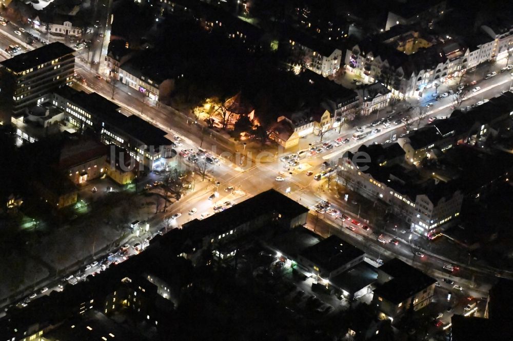 Nachtluftbild Berlin - Nachtluftbild Verlauf der Straßenkreuzung Clayalleee - Teltower Damm - Berliner Straße im Ortsteil Bezirk Steglitz-Zehlendorf in Berlin