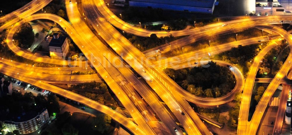 Nacht-Luftaufnahme Ludwigshafen am Rhein - Nachtluftbild Viadukt der Schnellstraße Hochstraße Nord - B44 in Ludwigshafen am Rhein im Bundesland Rheinland-Pfalz, Deutschland