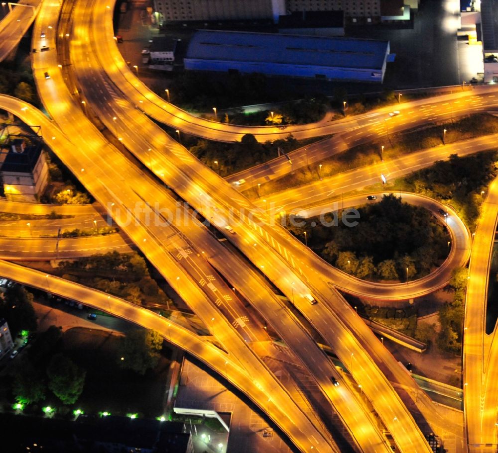 Ludwigshafen am Rhein bei Nacht von oben - Nachtluftbild Viadukt der Schnellstraße Hochstraße Nord - B44 in Ludwigshafen am Rhein im Bundesland Rheinland-Pfalz, Deutschland