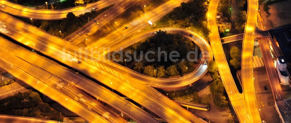 Nachtluftbild Ludwigshafen am Rhein - Nachtluftbild Viadukt der Schnellstraße Hochstraße Nord - B44 in Ludwigshafen am Rhein im Bundesland Rheinland-Pfalz, Deutschland