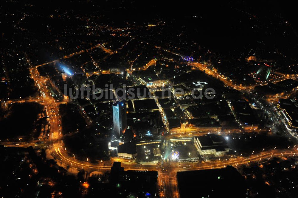 Nacht-Luftaufnahme Leipzig - Nachtluftbild vom Altstadtzentrum und der Leipziger Innenstadt