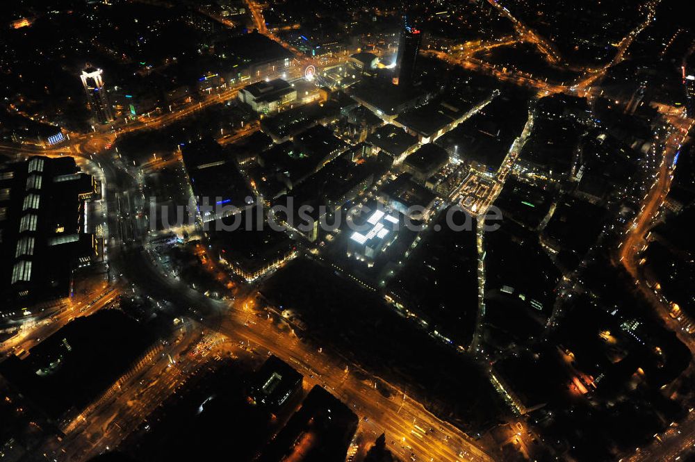 Leipzig bei Nacht von oben - Nachtluftbild vom Altstadtzentrum und der Leipziger Innenstadt