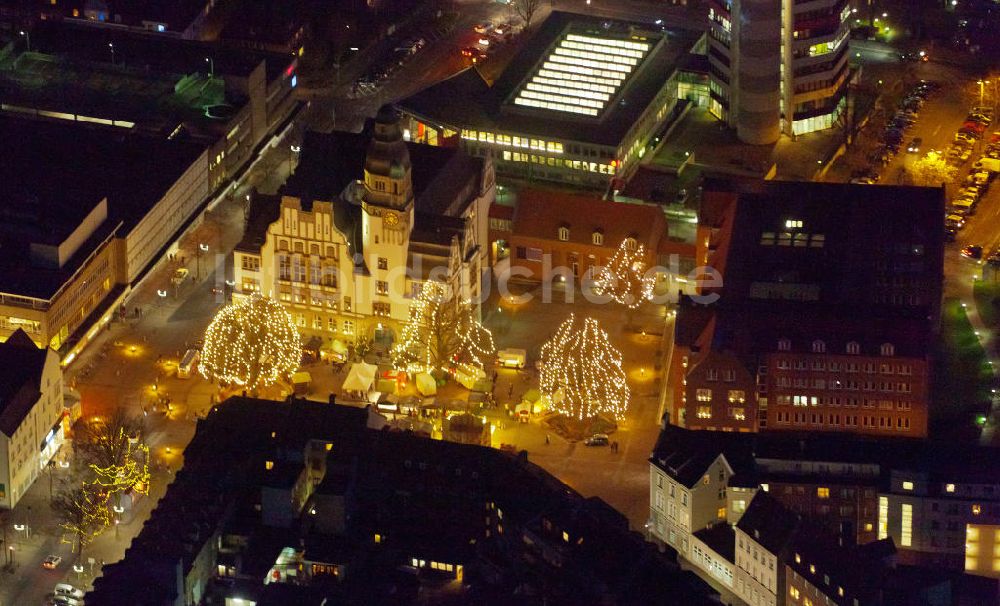 Nachtluftbild Gladbeck - Nachtluftbild vom Areal des Nikolausmarkt / Weihnachtsmarkt Gladbeck am Rathaus der Stadt