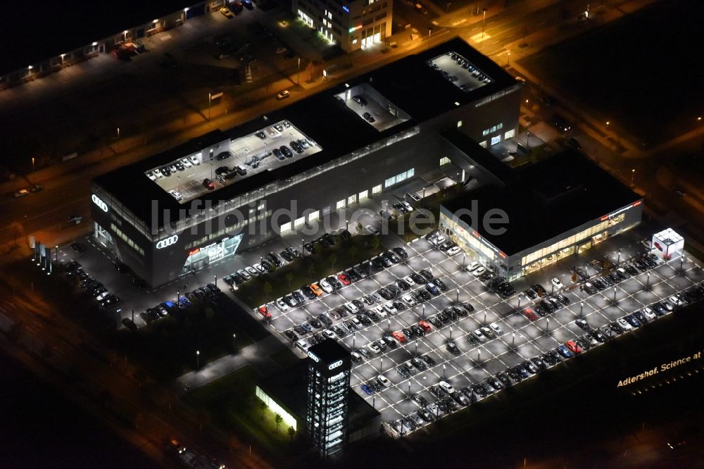 Berlin bei Nacht von oben - Nachtluftbild vom Audi Zentrum Berlin