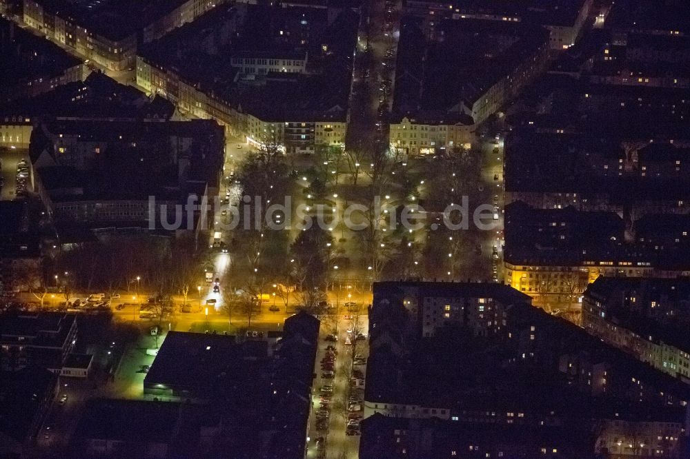 Nacht-Luftaufnahme Dortmund - Nachtluftbild vom beleuchteten Wohngebiet am Nordmarkt, dem Marktplatz an der Mallinkrodtstraße in Dortmund im Bundesland Nordrhein-Westfalen NRW