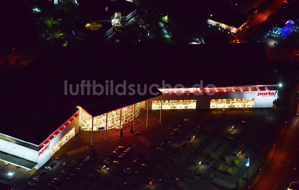Nacht-Luftaufnahme Potsdam - Nachtluftbild vom Einrichtungshaus Porta Möbel in Potsdam im Bundesland Brandenburg