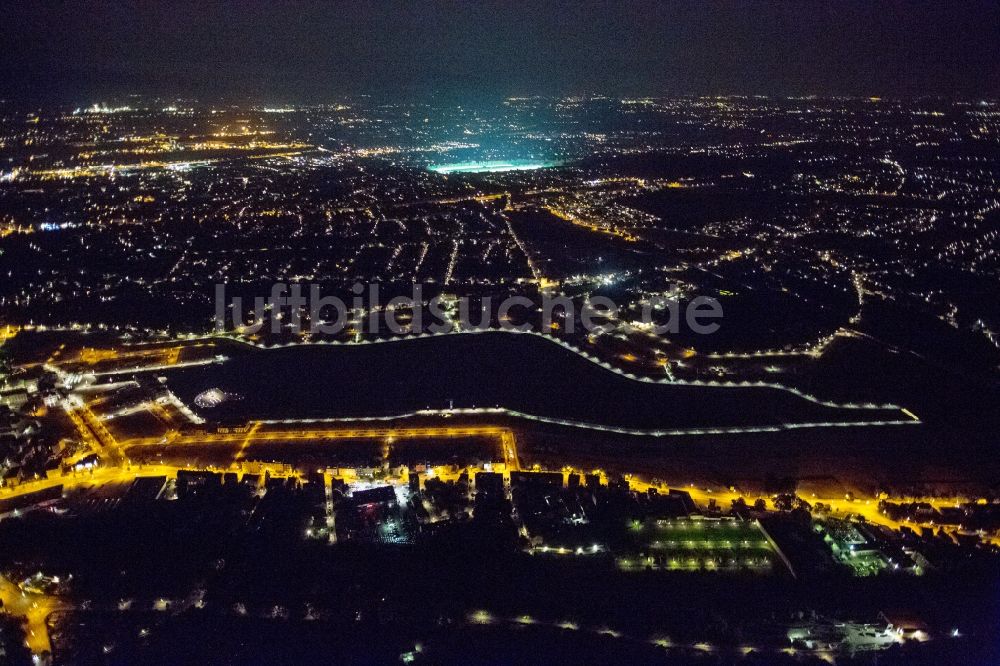 Nachtluftbild Dortmund - Nachtluftbild vom Entwicklungsgebiet Phoenix-See in Dortmund - Hörde auf ehemaliger Industriebrache