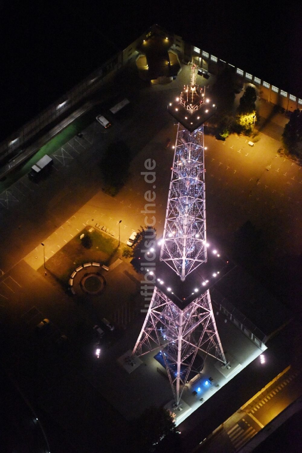 Nacht-Luftaufnahme Berlin - Nachtluftbild vom Funkturm im Stadtteil Charlottenburg in Berlin