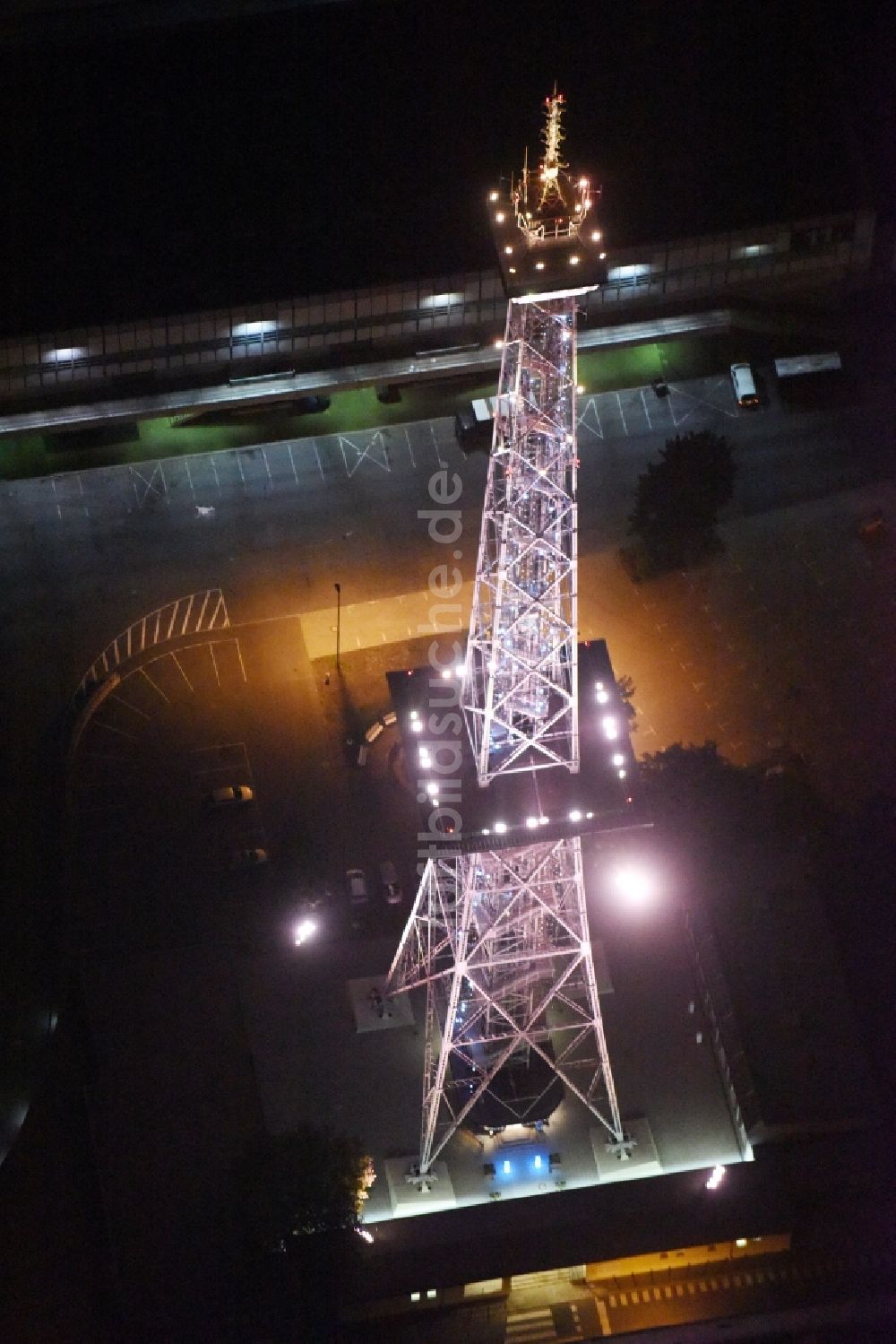 Nachtluftbild Berlin - Nachtluftbild vom Funkturm im Stadtteil Charlottenburg in Berlin