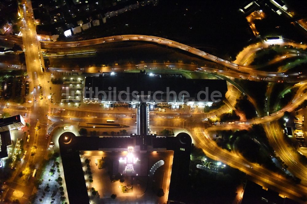 Nacht-Luftaufnahme Berlin - Nachtluftbild vom Funkturm im Stadtteil Charlottenburg in Berlin