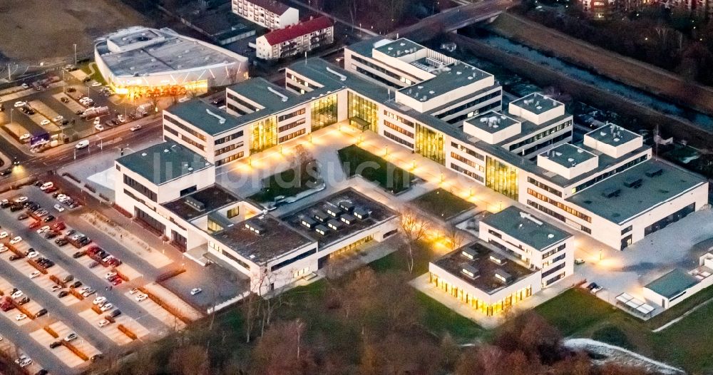 Nacht-Luftaufnahme Hamm - Nachtluftbild vom Gebäudekomplex der Hochschule Hamm-Lippstadt HSHL in Hamm im Bundesland Nordrhein-Westfalen