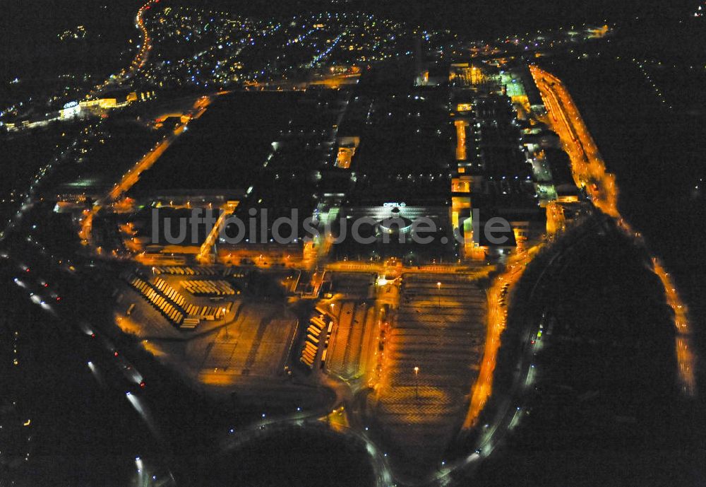 Bochum bei Nacht aus der Vogelperspektive: Nachtluftbild vom Gelände des OPEL - Werk in Bochum