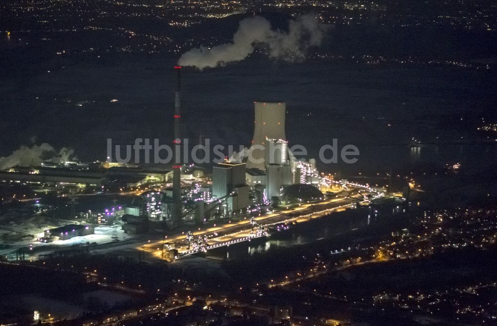 Duisburg bei Nacht von oben - Nachtluftbild vom Gelände des Steinkohleheizkraftwerk Walsum im Ortsteil Walsum in Duisburg im Bundeland Nordrhein-Westfalen