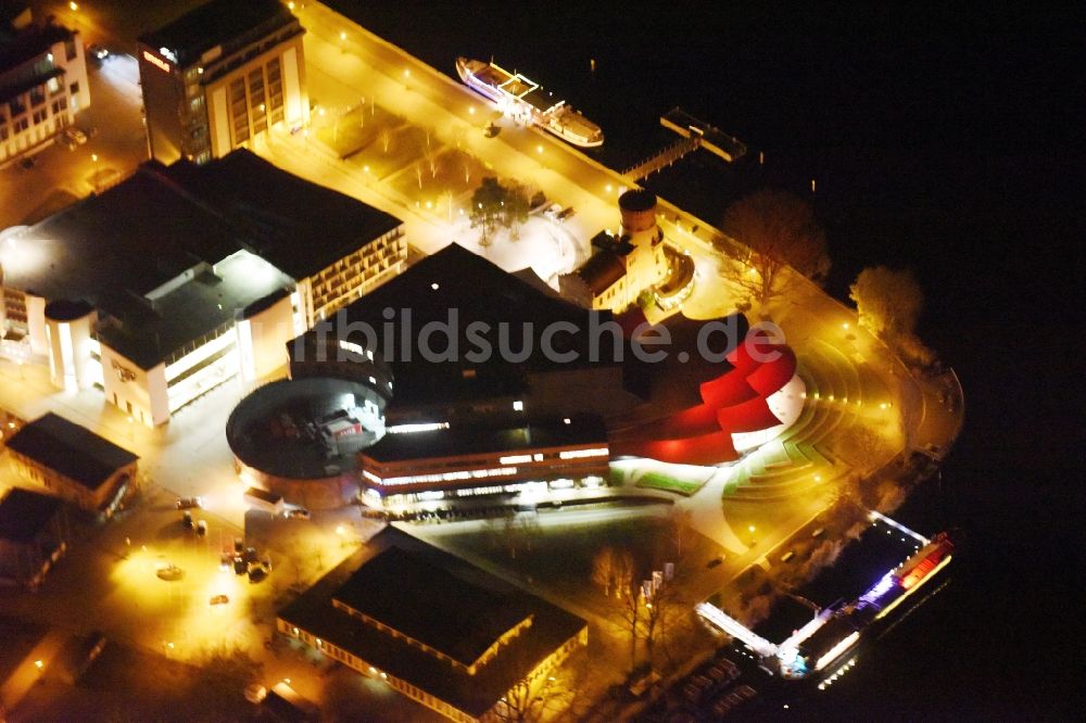 Nacht-Luftaufnahme Potsdam - Nachtluftbild vom Hans Otto Theater in Potsdam im Bundesland Brandenburg