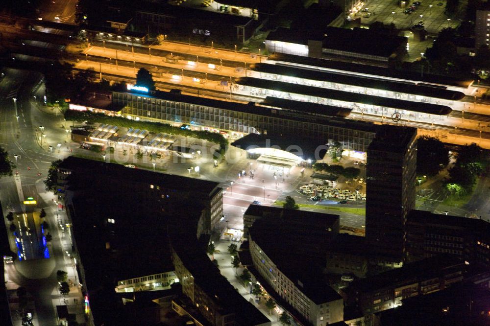 Bochum bei Nacht von oben - Nachtluftbild vom Hauptbahnhof Bochum - Nordrhein-Westfalen / NW