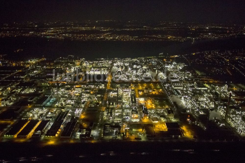 Nachtluftbild Dormagen - Nachtluftbild vom Industriegelände Chempark (ehemals Bayerwerk Dormagen oder Chemiepark Dormagen) in Dormagen im Bundesland Nordrhein-Westfalen