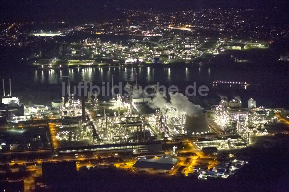 Nachtluftbild Wesseling - Nachtluftbild vom Industriegelände der Degussa Chemiewerkes Wesseling in Wesseling im Bundesland Nordrhein-Westfalen