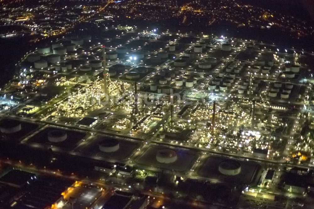 Nachtluftbild Köln Godorf - Nachtluftbild vom Industriegelände der Rheinland Raffinerie der Deutsche Shell AG Godorf in Köln im Bundesland Nordrhein-Westfalen