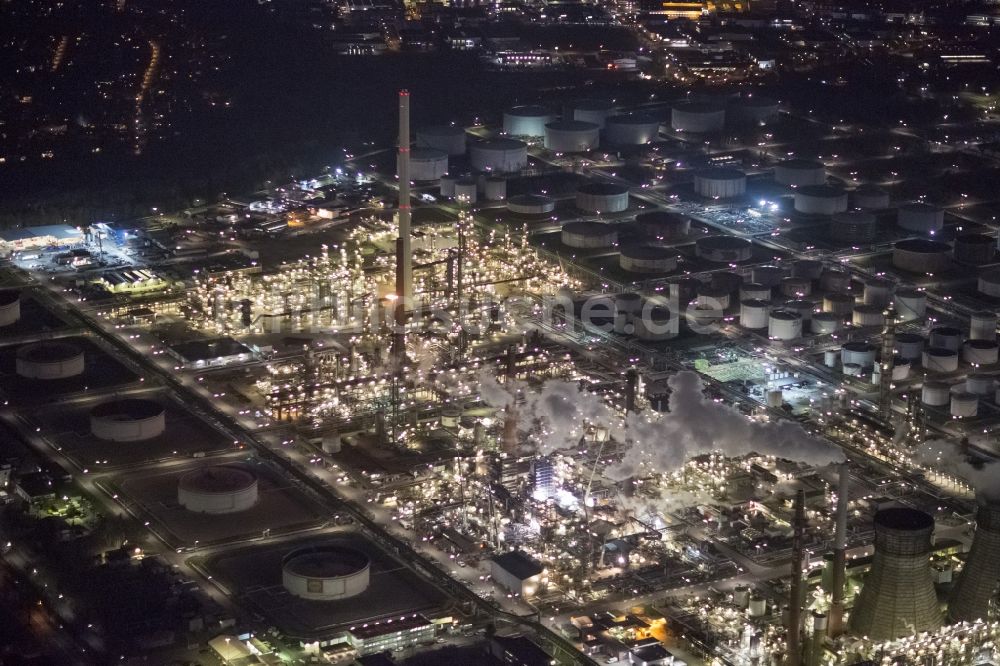 Nacht-Luftaufnahme Köln Godorf - Nachtluftbild vom Industriegelände der Rheinland Raffinerie der Deutsche Shell AG Godorf in Köln im Bundesland Nordrhein-Westfalen