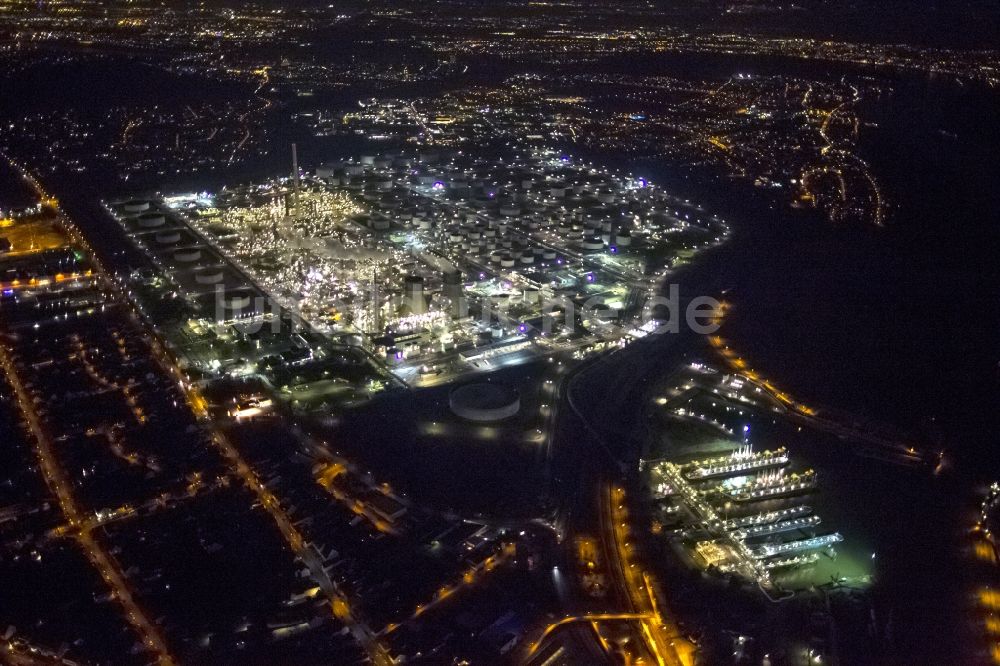 Köln Godorf bei Nacht von oben - Nachtluftbild vom Industriegelände der Rheinland Raffinerie der Deutsche Shell AG Godorf in Köln im Bundesland Nordrhein-Westfalen