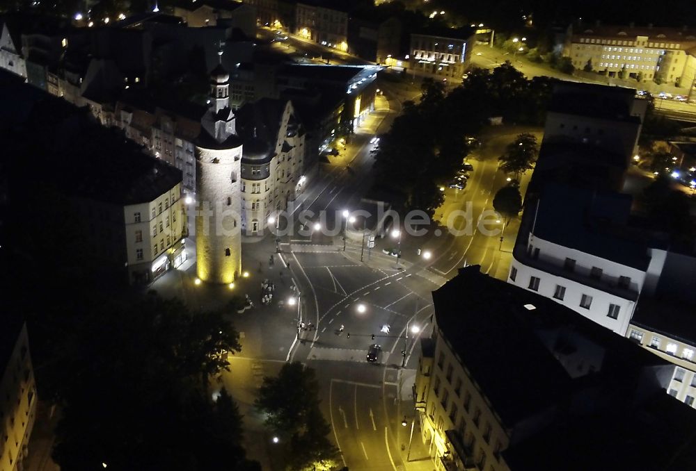 Nachtluftbild Halle (Saale) - Nachtluftbild vom Innenstadtbereich am Leipziger Turm in Halle (Saale) im Bundesland Sachsen-Anhalt