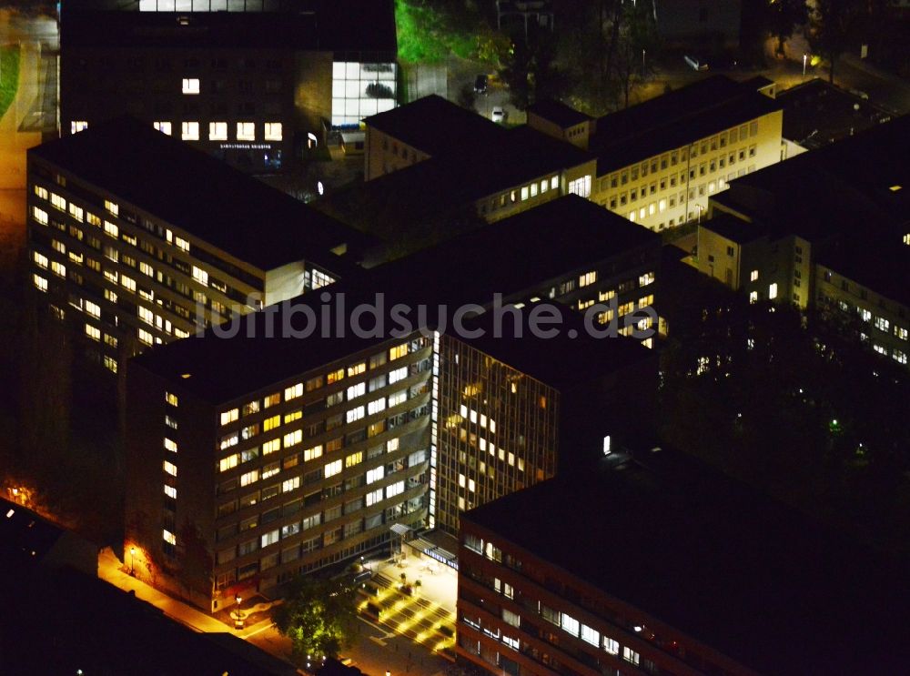 Nachtluftbild Potsdam - Nachtluftbild vom Klinikum Ernst von Bergmann in Potsdam im Bundesland Brandenburg