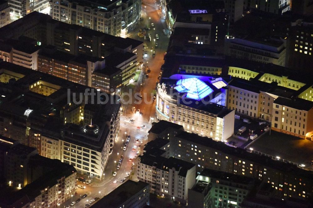 Berlin bei Nacht von oben - Nachtluftbild vom Museum für Kommunikation in Berlin-Mitte