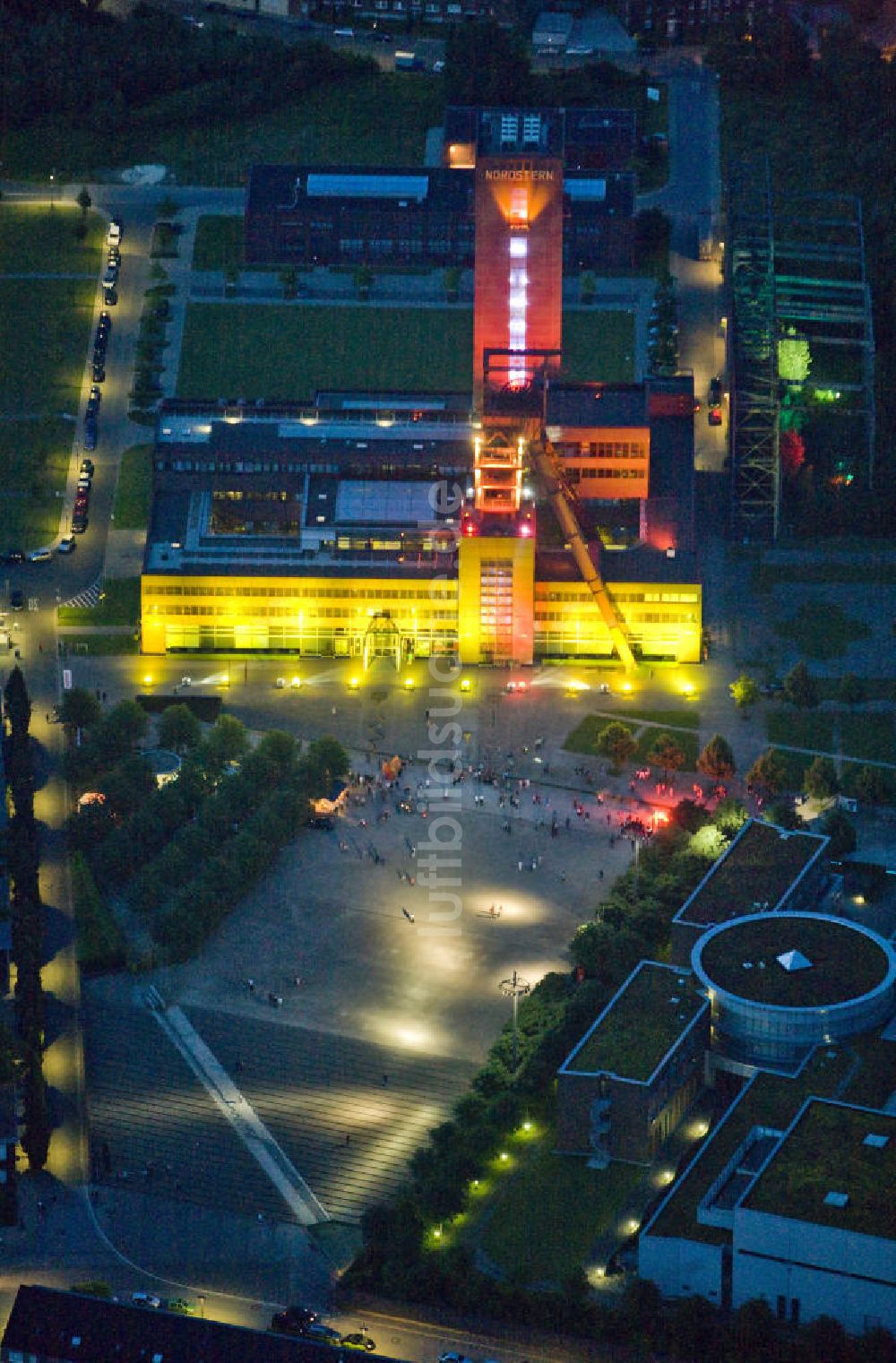 Nachtluftbild Gelsenkirchen - Nachtluftbild vom Nordsternpark in Gelsenkirchen - Nordrhein-Westfalen / NW