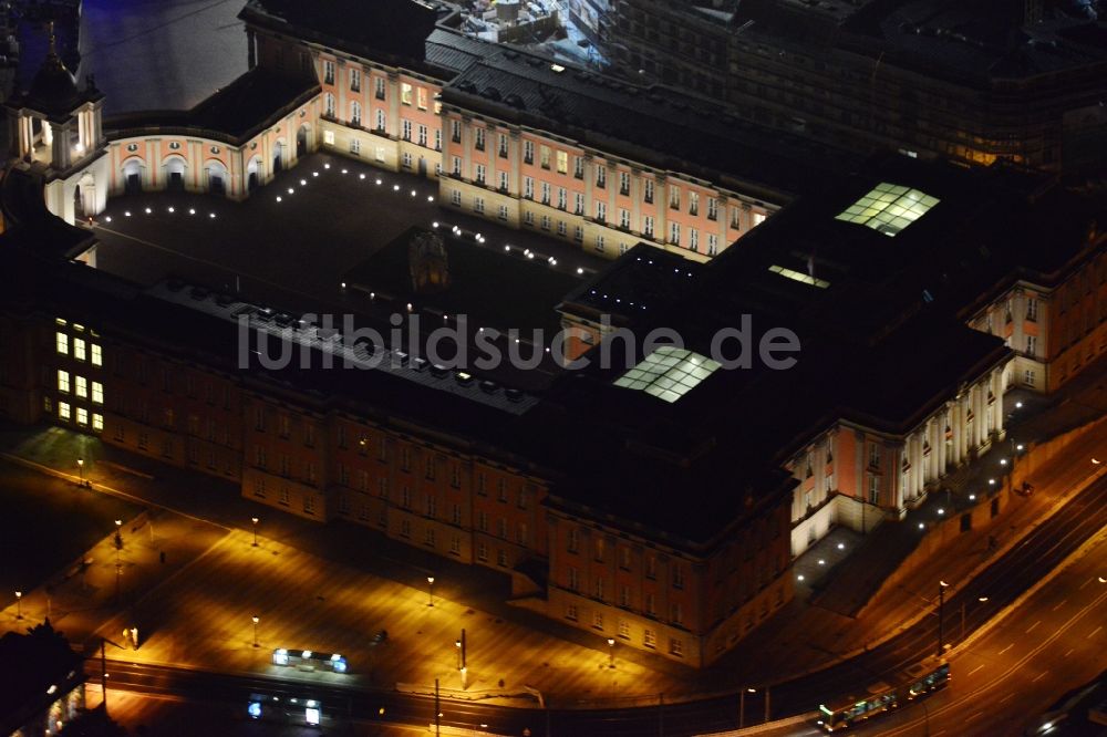 Nachtluftbild Potsdam - Nachtluftbild vom Potsdamer Stadtschloss in Potsdam im Bundesland Brandenburg