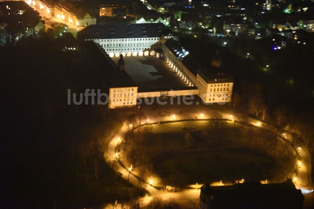 Gotha bei Nacht von oben - Nachtluftbild vom Schloß Friedenstein in Gotha im Bundesland Thüringen