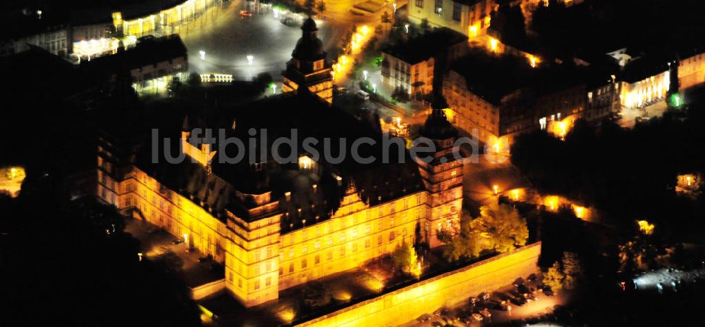 Aschaffenburg bei Nacht von oben - Nachtluftbild vom Schloss Johannisburg am Mainufer in Aschaffenburg