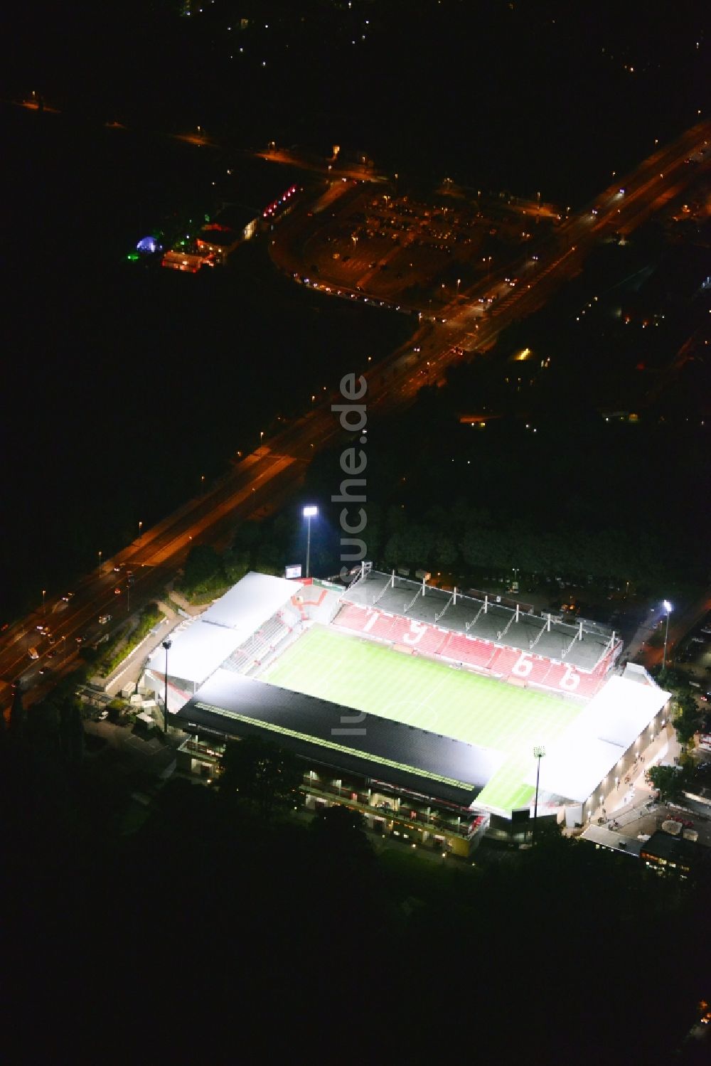 Nachtluftbild Cottbus - Nachtluftbild vom Stadion der Freundschaft Cottbus im Bundsesland Brandenburg