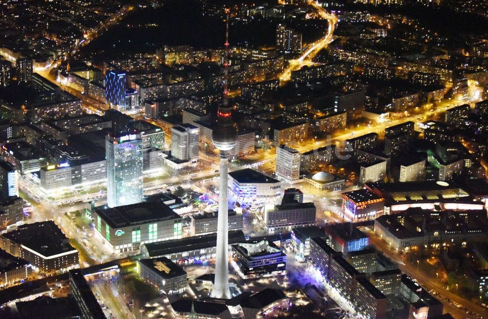 Nacht-Luftaufnahme Berlin - Nachtluftbild vom Stadtzentrum im Innenstadtbereich Mitte im Osten in Berlin