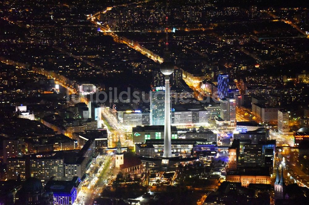 Nacht-Luftaufnahme Berlin - Nachtluftbild vom Stadtzentrum im Innenstadtbereich Mitte im Osten in Berlin