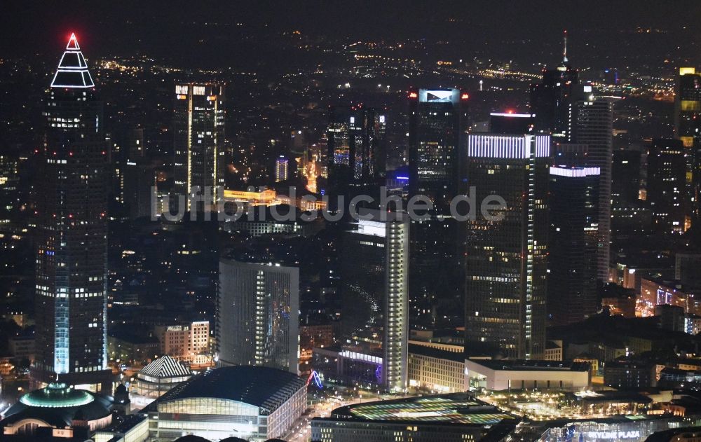 Nacht-Luftaufnahme Frankfurt am Main - Nachtluftbild vom Stadtzentrum mit der Skyline im Innenstadtbereich in Frankfurt am Main im Bundesland Hessen