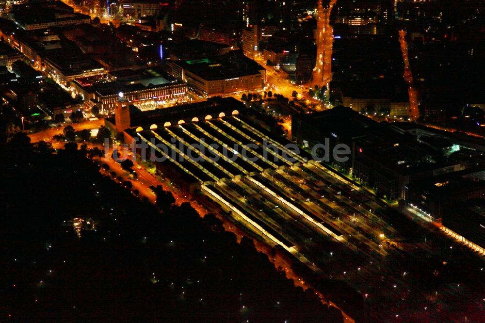 Stuttgart bei Nacht von oben - Nachtluftbild vom Stuttgarter Hauptbahnhof in Baden-Württemberg