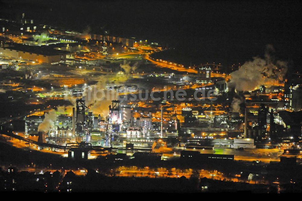 Duisburg - Hamborn bei Nacht von oben - Nachtluftbild vom ThyssenKrupp-Stahlwerk in Hamborn, Duisburg