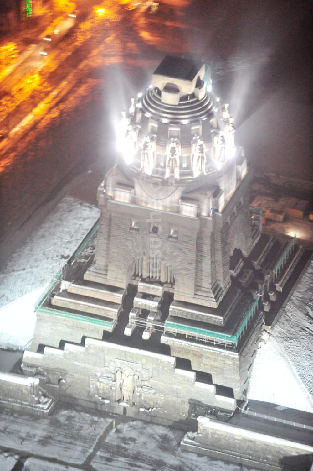 Nachtluftbild Leipzig - Nachtluftbild vom Völkerschlachtdenkmal in Leipzig