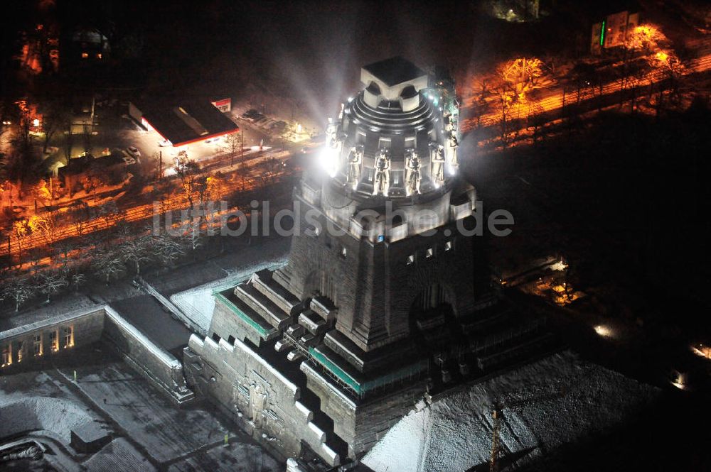 Nacht-Luftaufnahme Leipzig - Nachtluftbild vom Völkerschlachtdenkmal in Leipzig