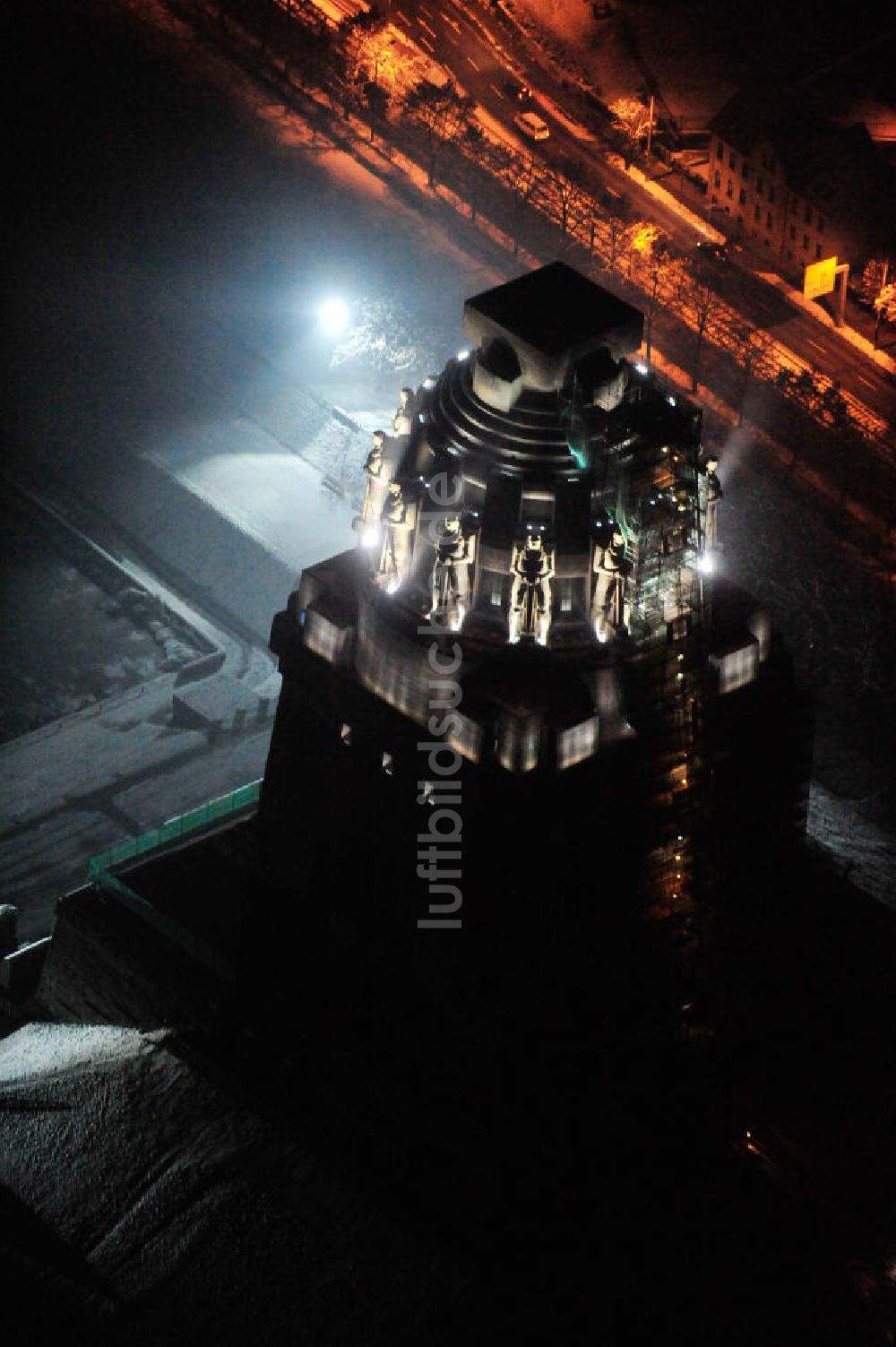 Nacht-Luftaufnahme Leipzig - Nachtluftbild vom Völkerschlachtdenkmal in Leipzig