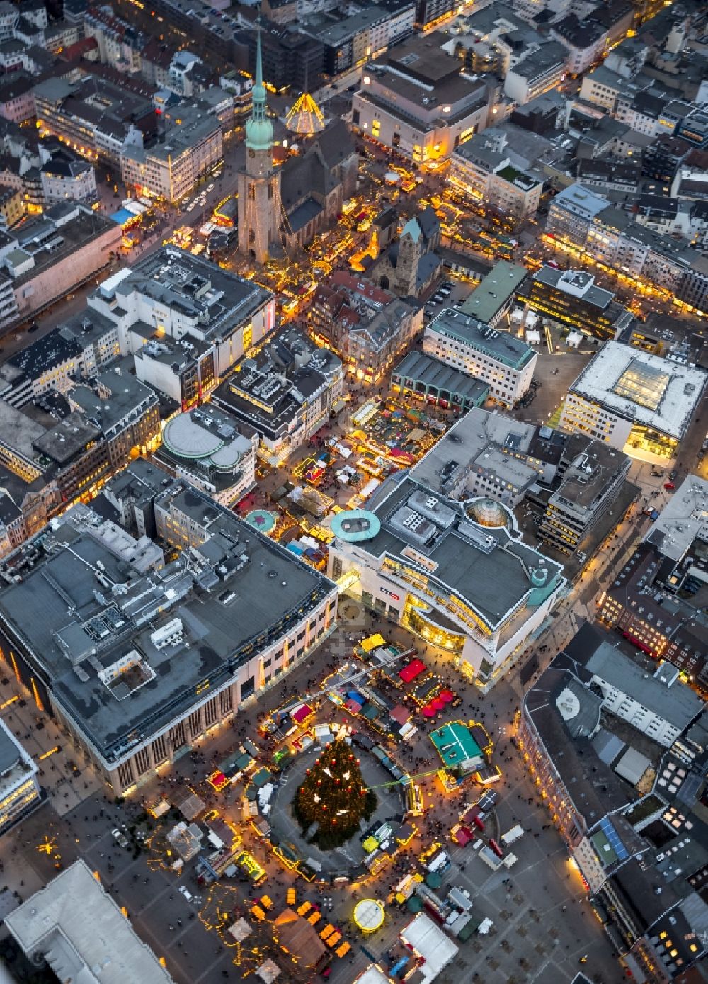 Nachtluftbild Dortmund - Nachtluftbild vom Weihnachtsmarkt am Hansaplatz Dortmund