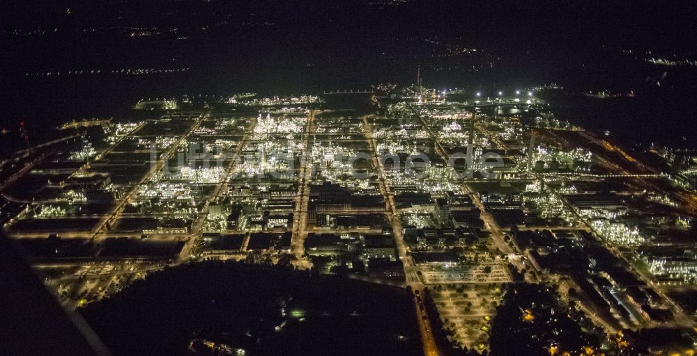 Nacht-Luftaufnahme Marl - Nachtluftbild von den Anlagen des Chemiepark Marl (ehemals Chemische Werke Hüls AG) im Ruhrgebiet im Bundesland Nordrhein-Westfalen NRW