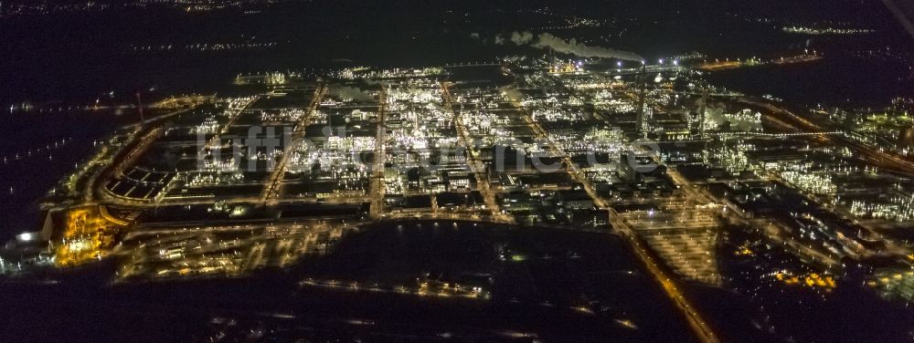 Marl bei Nacht aus der Vogelperspektive: Nachtluftbild von den Anlagen des Chemiepark Marl (ehemals Chemische Werke Hüls AG) im Ruhrgebiet im Bundesland Nordrhein-Westfalen NRW