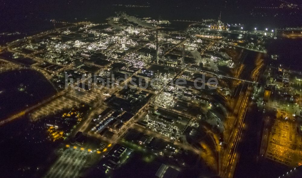 Nacht-Luftaufnahme Marl - Nachtluftbild von den Anlagen des Chemiepark Marl (ehemals Chemische Werke Hüls AG) im Ruhrgebiet im Bundesland Nordrhein-Westfalen NRW