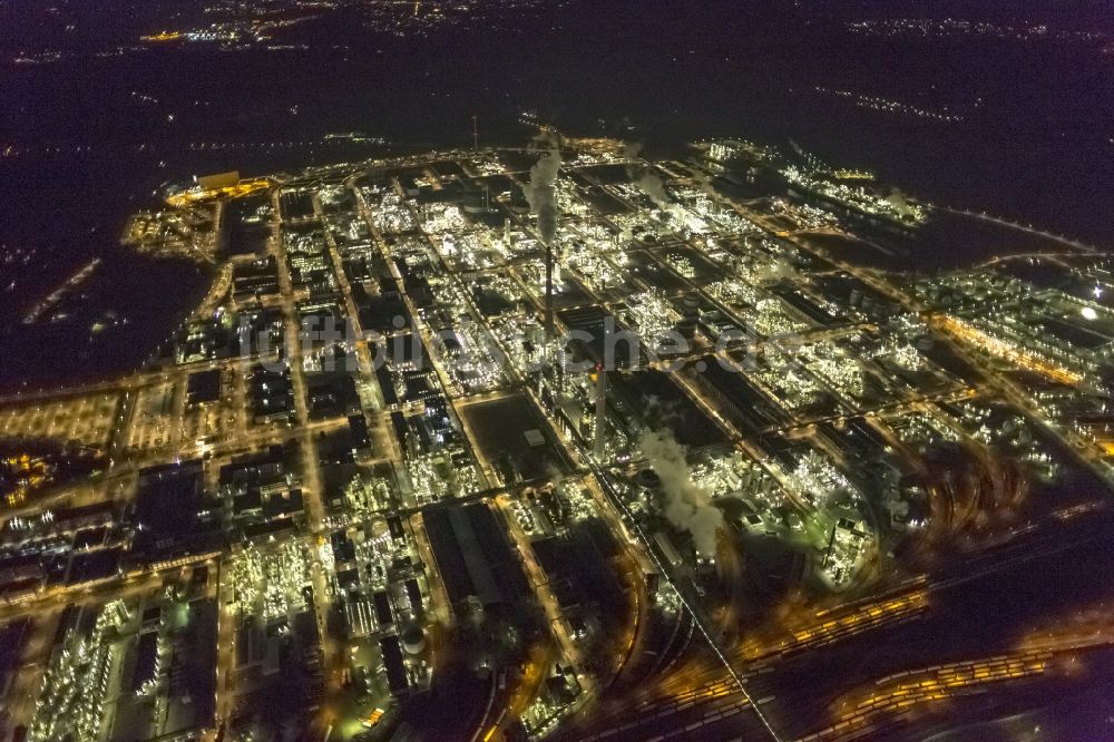 Marl bei Nacht von oben - Nachtluftbild von den Anlagen des Chemiepark Marl (ehemals Chemische Werke Hüls AG) im Ruhrgebiet im Bundesland Nordrhein-Westfalen NRW