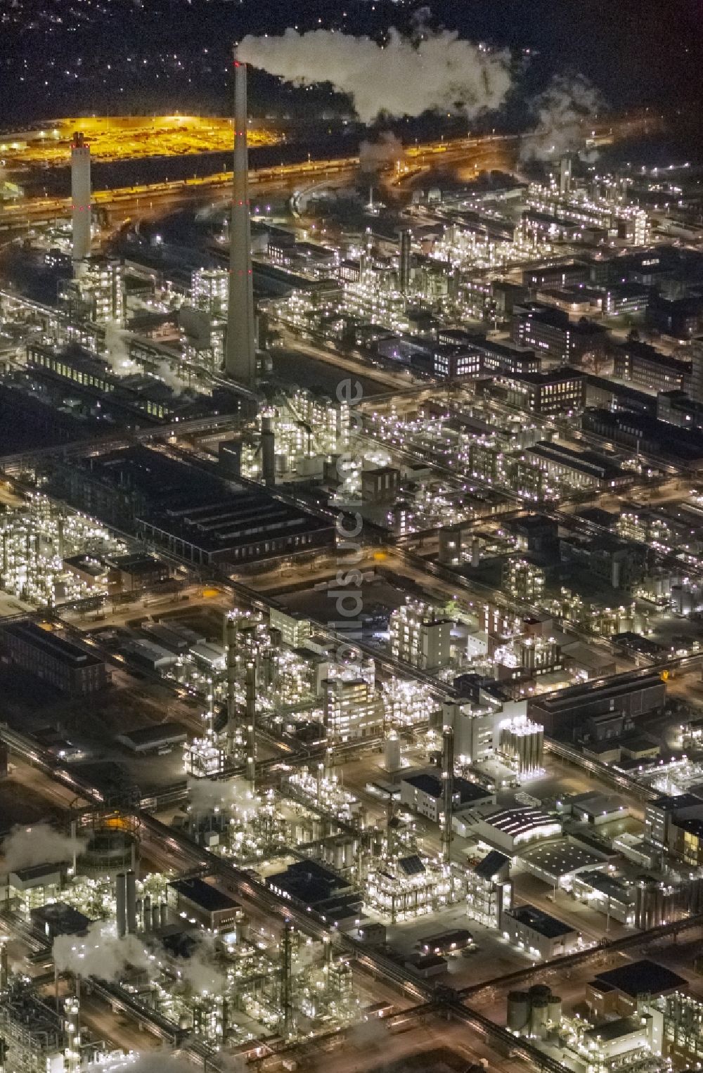 Marl bei Nacht von oben - Nachtluftbild von den Anlagen des Chemiepark Marl (ehemals Chemische Werke Hüls AG) im Ruhrgebiet im Bundesland Nordrhein-Westfalen NRW